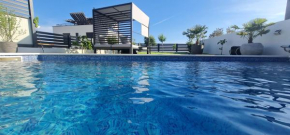 MEERBLICK DUPLEX POOL-VILLA REGIRMA DELUXE bis 7 Personen